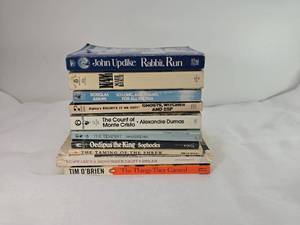lot 64 image: Classic Literature Book Collection - 10 Paperback Books