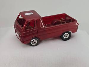 lot 73 image: 1960s AMT Ford Thunderbird Model Kit