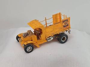 lot 74 image: 1927 Beer Wagon Hot Rod Model Car