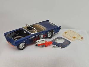 lot 78 image: 1957 Ford Thunderbird STP Model Kit