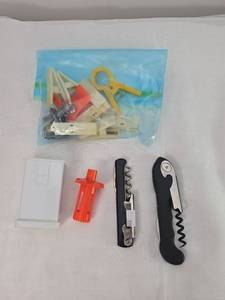 lot 84 image: Professional Waiters Corkscrew Set