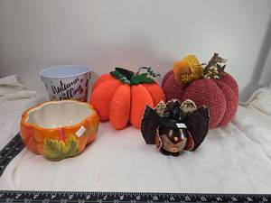 lot 91 image: Fall Harvest Decorative Set
