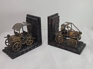 lot 96 image: Metal Horse Carriage Bookends