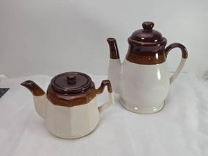 lot 100 image: Brown and White Ceramic Teapots Set