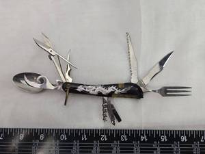 lot 102 image: Dragon Multi-Tool Camping Utensil