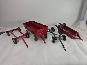 lot 103 image: Ertl Farm Toy Wagon Collection