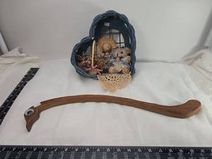 lot 122 image: Decorative Heart Basket with Duck Hanger