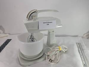 lot 144 image: Montclair Electric Stand Mixer