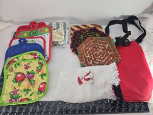 lot 170 image: Kitchen Textiles and Accessories Collection