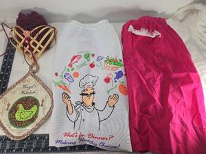 lot 173 image: Kitchen Decor Set with Chef T-Shirt and Pink Apron