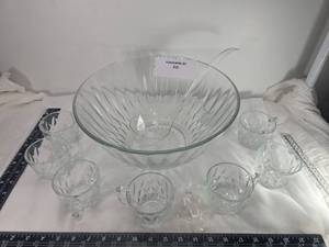 lot 174 image: Crystal Punch Bowl Set with 6 Cups