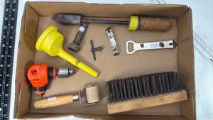 lot 191 image: Mixed Hand Tools and Hardware Lot