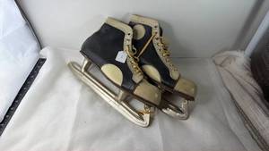 lot 202 image: Two-Tone Ice Skates with Steel Blades