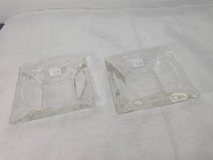 lot 208 image: Clear Glass Ashtrays Set of 2