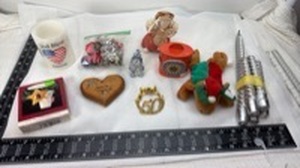 lot 220 image: Christmas Ornament and Decor Collection
