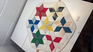 lot 266 image: Star Pattern Cotton Quilt