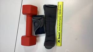 lot 284 image: Reebok Dumbbell and Fitness Gloves Set