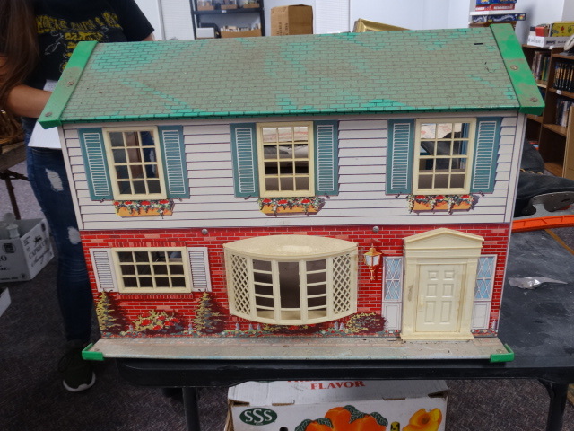 collectible doll houses