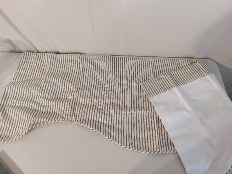 lot 40898 image: Ticking Stripe Cotton Vallance (50 x 18)