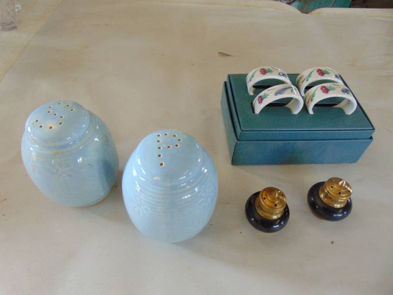 lot 1613 image: Lenox Napkin Rings  - unmarked Salt and Pepper shakers