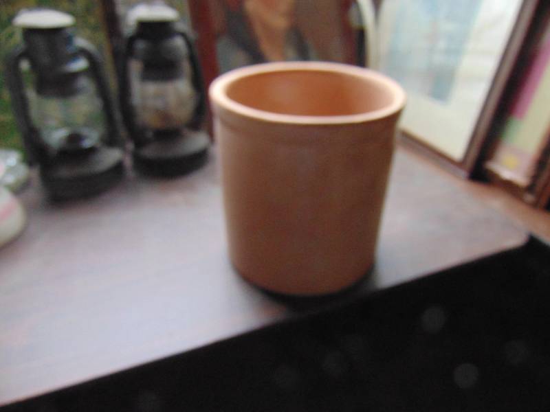 lot 1703 image: 2 Gallon Crock - Texas