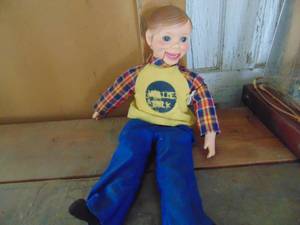 lot 2003 image: Willie Talk Mannequin
