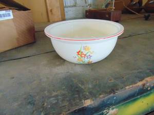 lot 2014 image: Homer Laughlin GreaseMixing Bowl