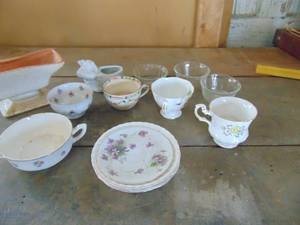 lot 2016 image: Selection of China and Planter