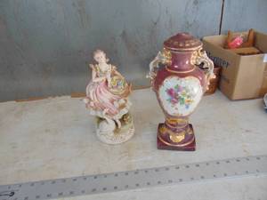 lot 1789 image: Decor Selection