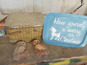 lot 1814 image: Metal TinPicnic Basket - with Decor Selection