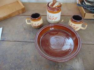 lot 1820 image: Pie Plate and Decor - Marcrest 