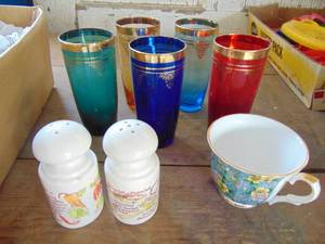 lot 1825 image: 3 MCM Tumblers and Mushroom shaped Salt and Peppers 