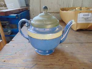 lot 1826 image: Teapot - Metal Lid - Tea Holder inside