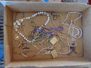 lot 1849 image: Costume Jewelry selection