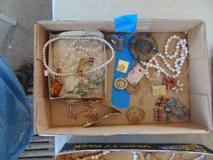 lot 1850 image: Costume Jewelry selection