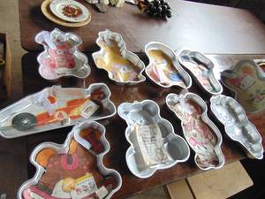 lot 1866 image: Wilton cake pans