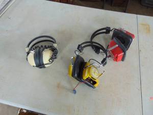 lot 1871 image: 3 pair of headphones