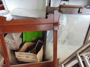 lot 1876 image: Dresser mirror and frame