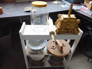 lot 1893 image: Shelf and Contents