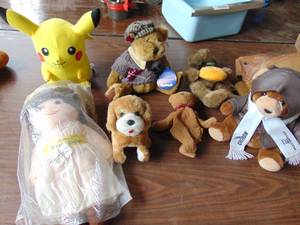 lot 1900 image: Pikachu and his friends