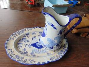lot 1901 image: Rooster Themed Platter and Pitcher
