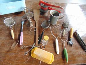 lot 1902 image: Selection of Vintage Kitchenware