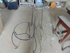 lot 1904 image: Selection of Plant Stands