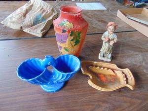 lot 1907 image: Selection of decor Vases - Ashtray