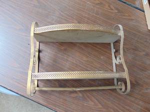 lot 1910 image: Metal what Not shelf
