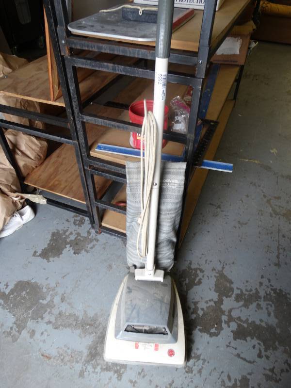 lot 7552 image: Hoover quick  clean bag changes.