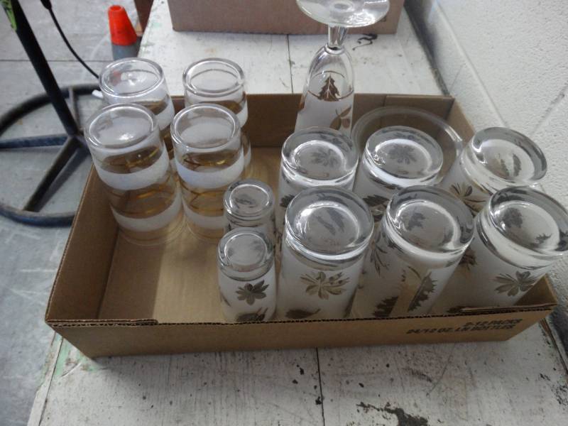 lot 7577 image: Lot of glassware.