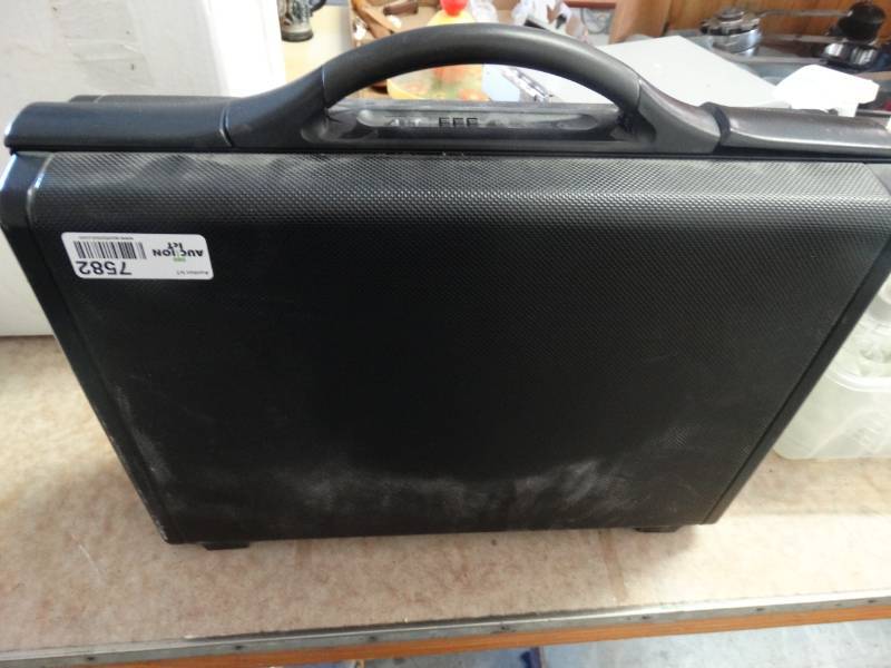 lot 7582 image: Briefcase.