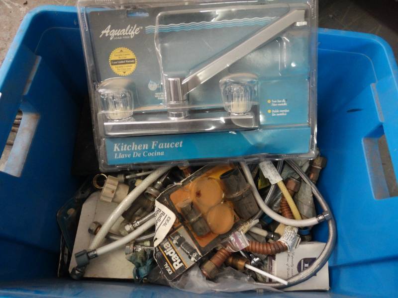 lot 7589 image: Lot of plumbing hoses, faucet & more.