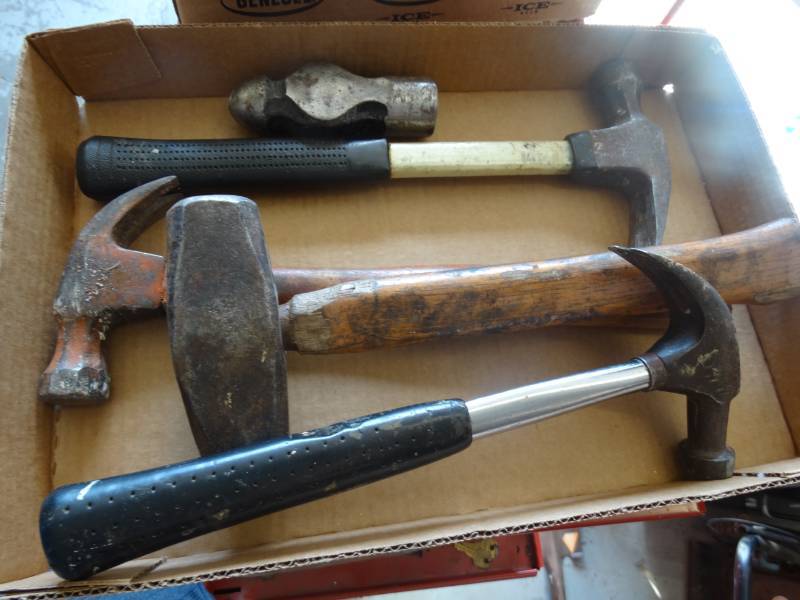 lot 7611 image: Lot of hammers.
